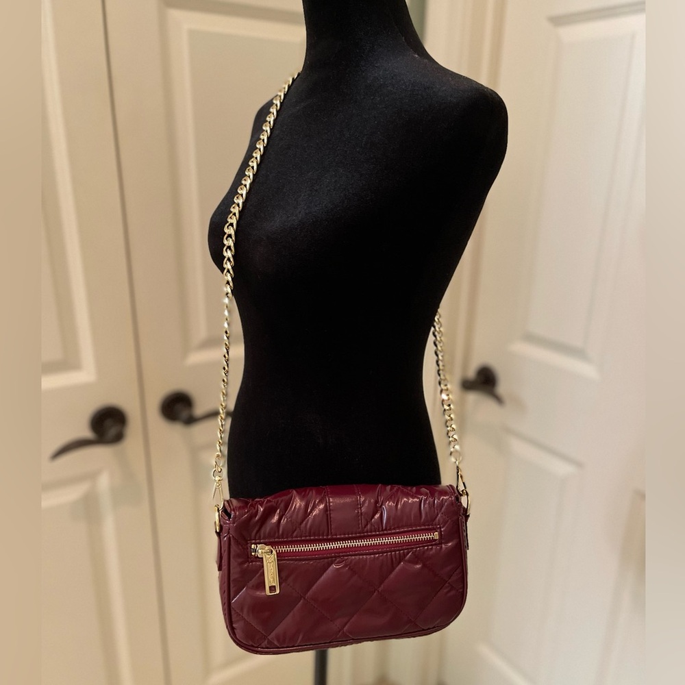NEW W/OUT TAGS Oliver Thomas Quilted Burgundy/Merlot Crossbody with Gold Chain - Picture 2 of 9